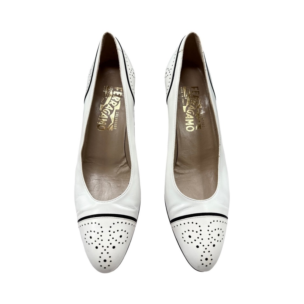 Salvatore Ferragamo Womens White Leather Brogue Kitten Heel Pumps 7.5 AA‎ Italy
